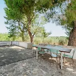 Villa White Conus By Rentbeat
