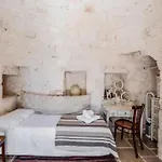 White Conus By Rentbeat Villa