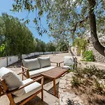 Villa White Conus By Rentbeat *
