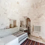 White Conus By Rentbeat Villa
