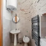 White Conus By Rentbeat Villa