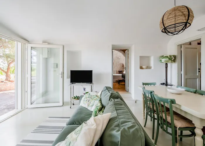 White Conus By Rentbeat *