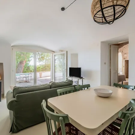 White Conus By Rentbeat *