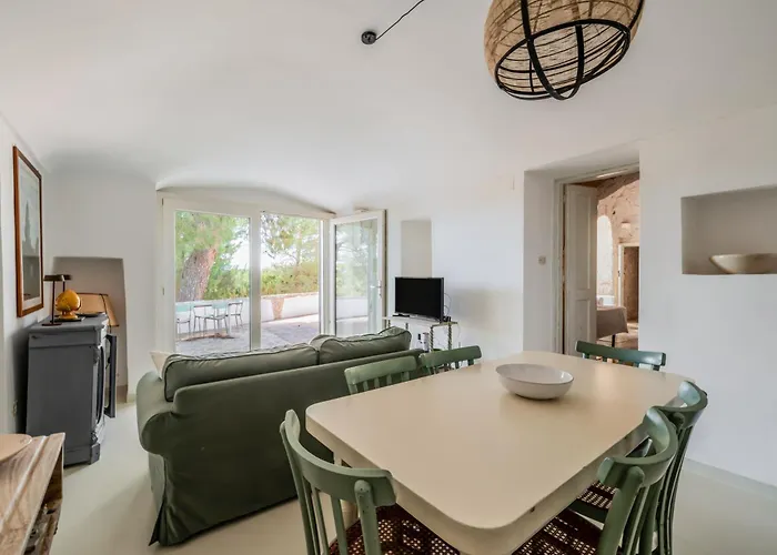 White Conus By Rentbeat *